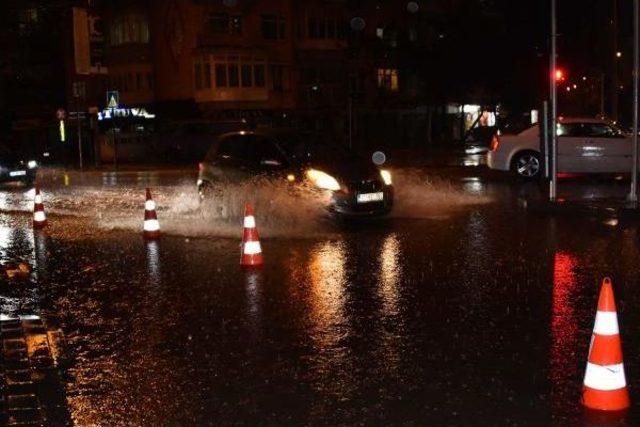 Çanakkale'de Sağanak Yaşamı Olumsuz Etkiledi