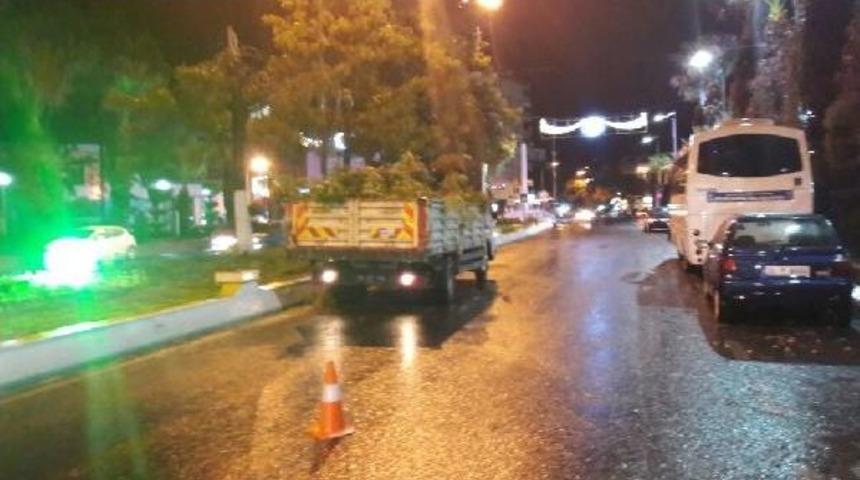 Aydın'da Fırtına Hayatı Olumsuz Etkiledi