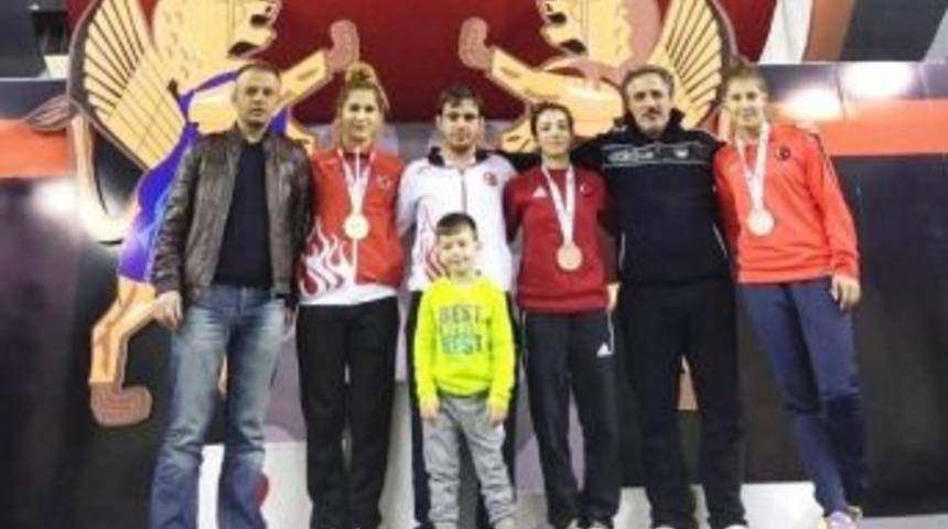 Bayan G&uuml;reş&ccedil;iler Rusya Yolcusu