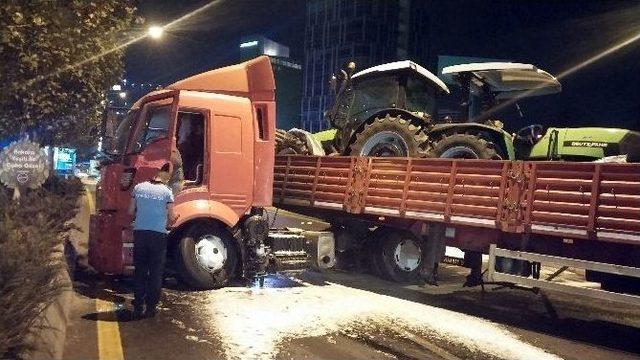 Başkent’te Refüje Çarpan Tır Alevler İçinde Kaldı