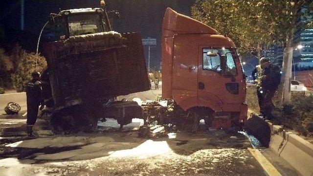 Başkent’te Refüje Çarpan Tır Alevler İçinde Kaldı