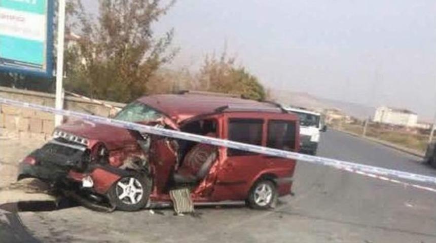 Kayseri&rsquo;de Trafik Kazası: 3 Yaralı