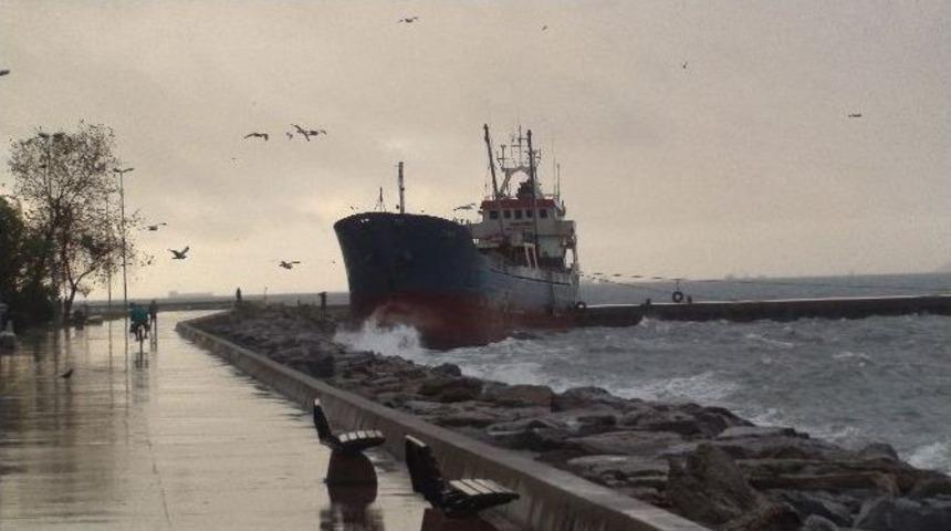 Maltepe&rsquo;de Gemi Karaya Oturdu