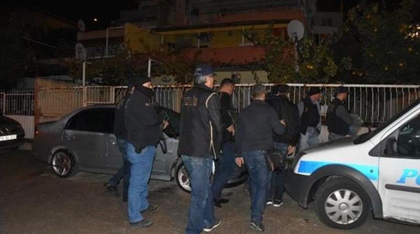 İzmir'de Deaş Operasyonu: 5 G&ouml;zaltı