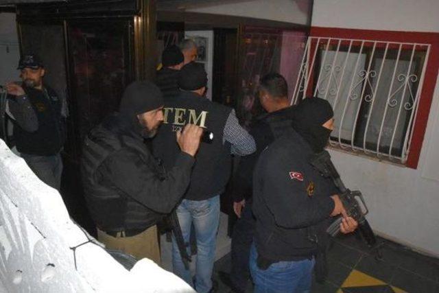 İzmir'de Deaş Operasyonu: 5 Gözaltı