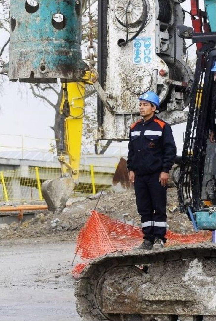 (özel Haber) 80 Metrelik Vinç Üzerinde Saygı Duruşu G5