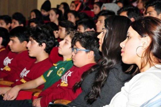 Yazar Muzaffer İzg&uuml; den Gen&ccedil;lere: Kitap Okuyun 1