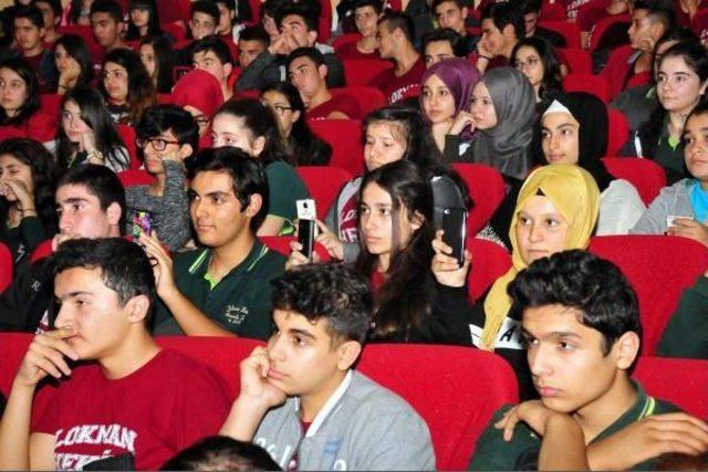 Yazar Muzaffer İzg&uuml; den Gen&ccedil;lere: Kitap Okuyun 3