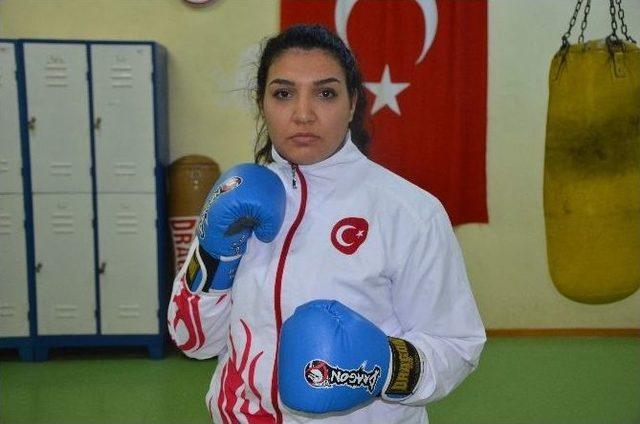 (özel Haber) Tavsiye İle Başladığı Kick Boksda Avrupa İkincisi Oldu