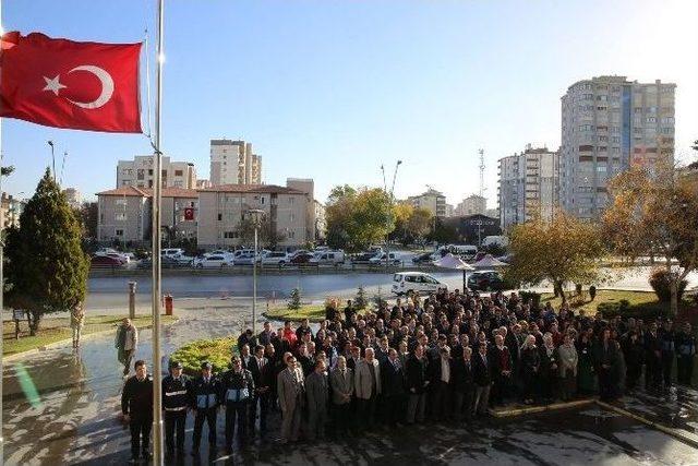 Melikgazi Belediyesi Çalışanları Ata’ya Saygı Duruşunda Bulundu