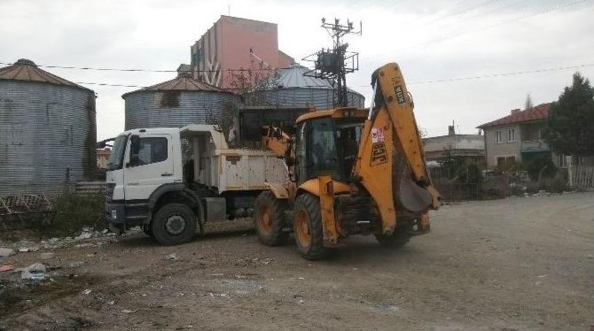 K&uuml;&ccedil;&uuml;k Sanayi Sitesindeki &Ccedil;&ouml;p D&ouml;kme Alanları Temizlendi