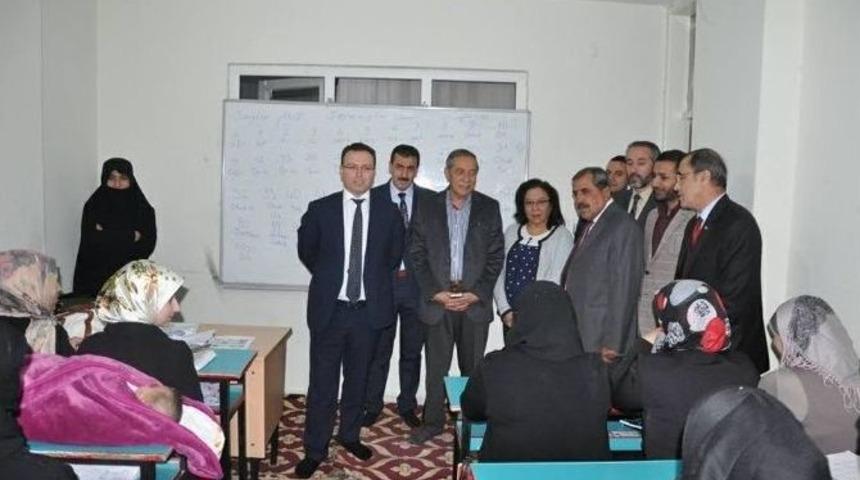 G&ouml;lbaşında Suriyeli Bayanlara T&uuml;rk&ccedil;e Kurs Veriliyor