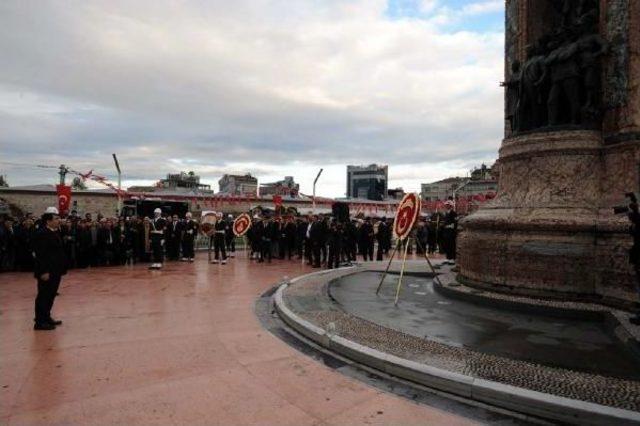 Taksim'de 10 Kasım Anması