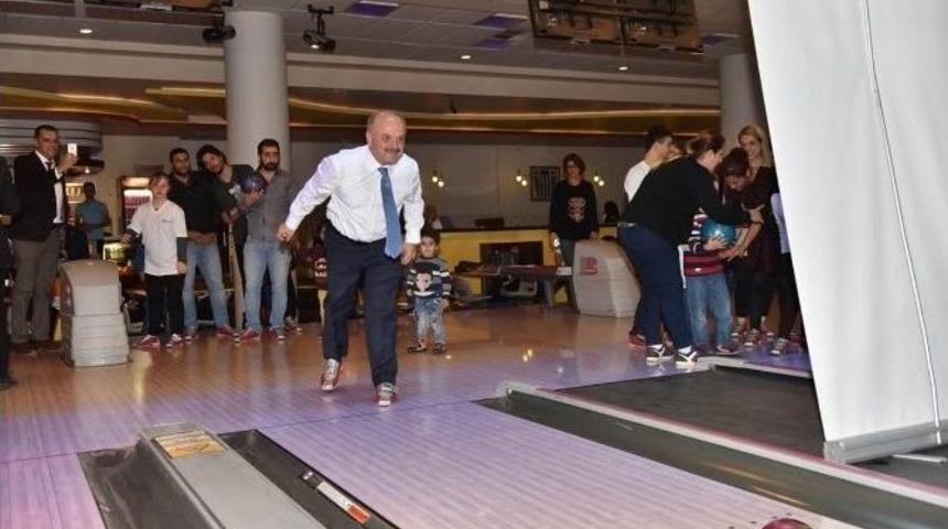 Vali &Ccedil;akacak&rsquo;ın Down Sendromlu &Ccedil;ocuklarla Bowling Keyfi