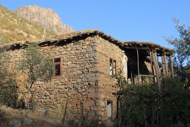 Hakkari Çimenli Köyünde Sonbahar Güzelliği