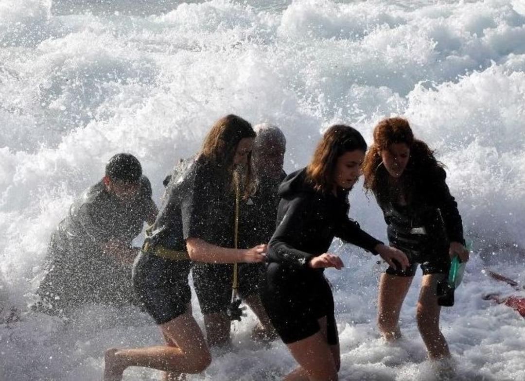 Atat&uuml;rk Deniz &Uuml;zerine A&ccedil;ılan Dev Bayrakla Anıldı