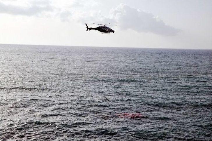 Atatürk Deniz Üzerine Açılan Dev Bayrakla Anıldı G4