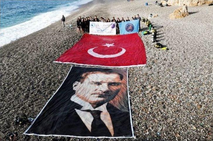 Atatürk Deniz Üzerine Açılan Dev Bayrakla Anıldı G5