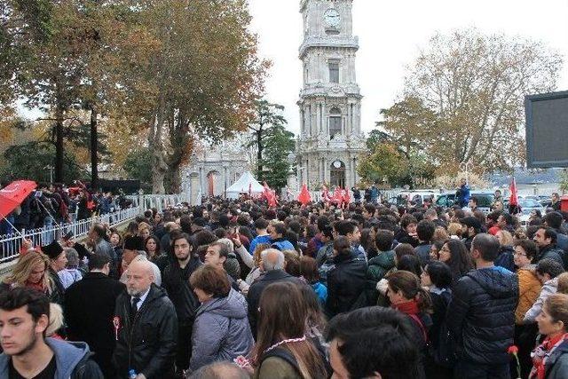 Beşiktaş’ta Bin 11 Metrelik Dev Türk Bayrağıyla Binler Dolmabahçe’ye Yürüdü