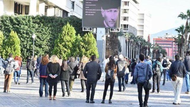 İzmir'de Yaşam Atatürk Için Durdu