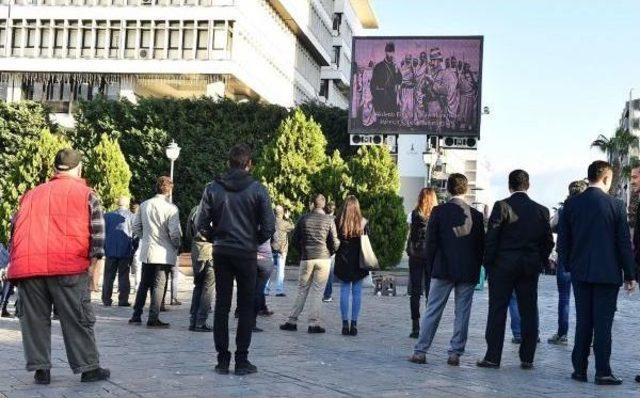 İzmir'de Yaşam Atatürk Için Durdu