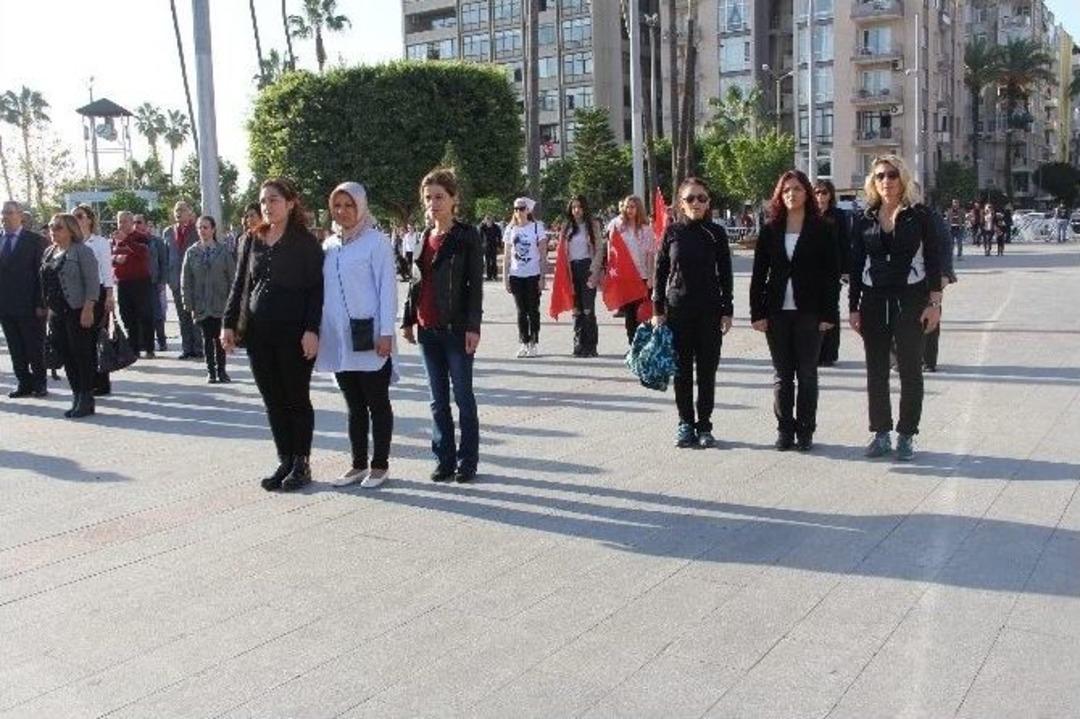 Mersin&rsquo;de Atat&uuml;rk İ&ccedil;in Saat 09.05&rsquo;te Hayat Durdu