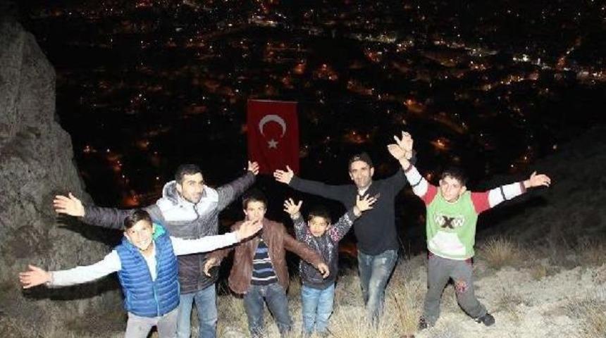 Sirte Dağı'nda Bayrak &Ccedil;ektiler