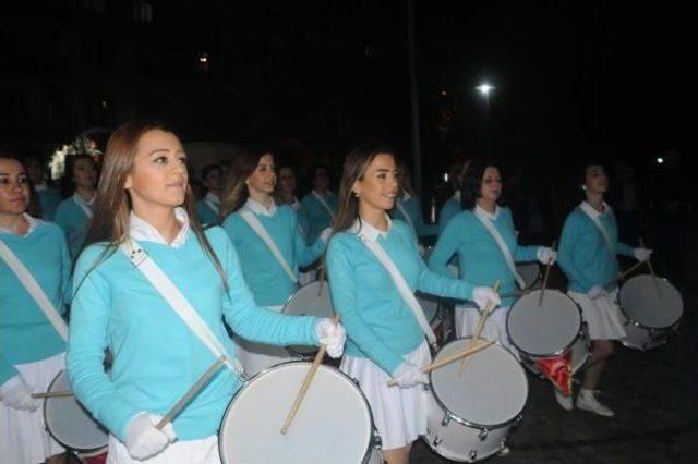 Kadınlar, Liseliler Gibi Trampet Takımı Kurdu