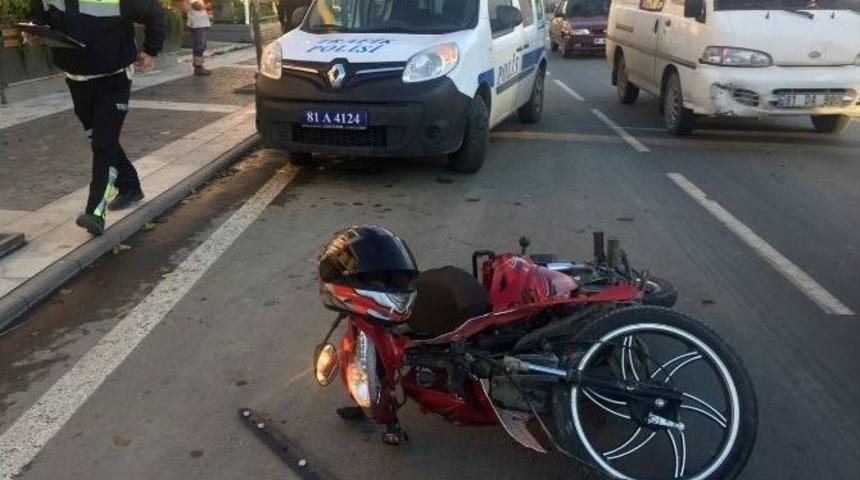 Motosiklette Bulunan 2 Kişi Metrelerce Havaya Fırladı