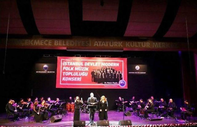 Modern Folk Müzik Topluluğu Atatürk İçin Söyledi