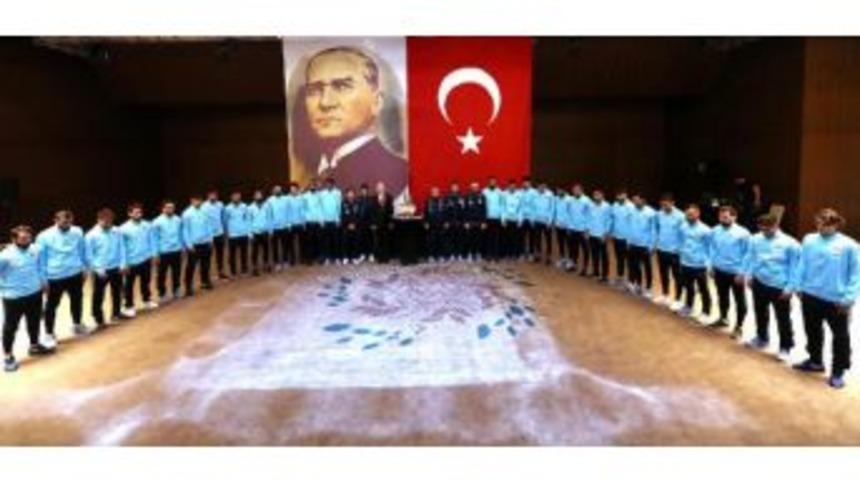 A Milliler, Atat&uuml;rk'&uuml; Andı