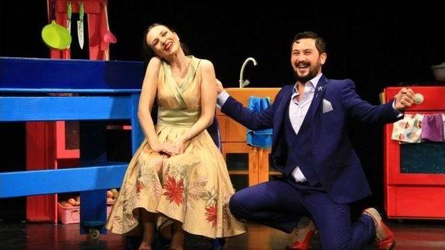 Şehir Tiyatroları, krem Karamel Oyununun Galasını Yaptı