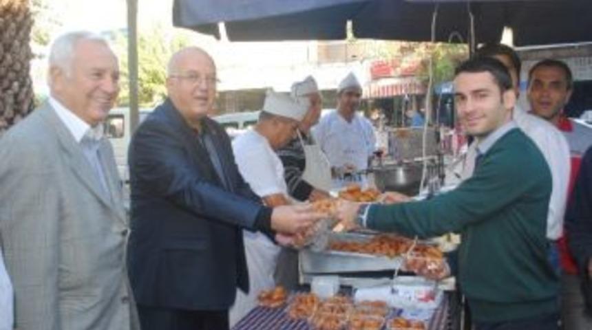 Esnaflar, Atat&uuml;rk İ&ccedil;in Lokma Dağıttı