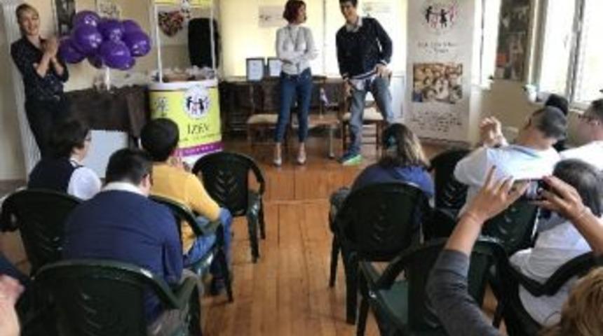 Berko İla&ccedil;, İzev Gen&ccedil;leri İle Bir Araya Geldi