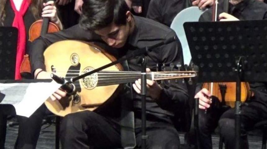 Bursa&rsquo;da Lise &Ouml;ğrencileri Atat&uuml;rk&rsquo;&uuml;n Sevdiği Şarkıları Seslendirdi