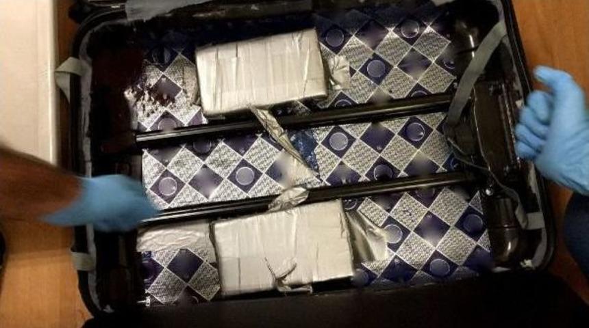 Atat&uuml;rk Havalimanı'nda 8 Kilo Kokain Ve 70 Bin Ectasy Hap Ele Ge&ccedil;irildi