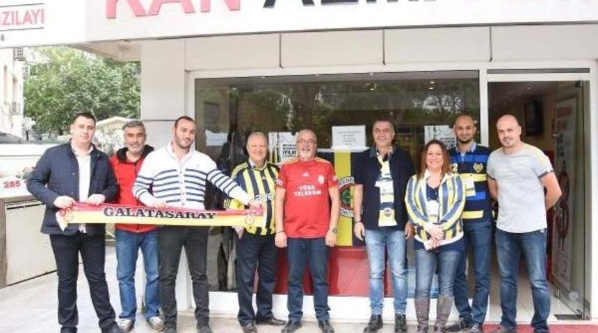 Fenerbah&ccedil;e İzmir Şubesi'nin D&uuml;zenlediği Kan Bağışı Kampanyasına Galatasaraylılar Da Destek Oldu