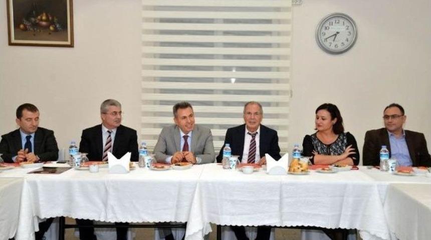 Bilecik Valisi Elban Osmaneli&rsquo;nde İş D&uuml;nyasıyla Bir Araya Geldi