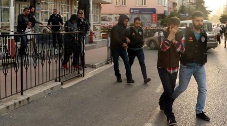 Uyuşturucu Satıcıları Adliyeye Sevk Edildi