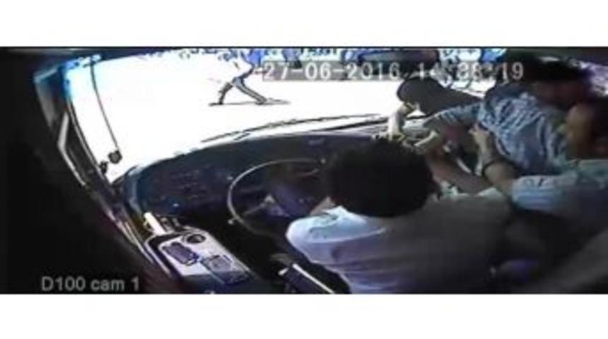 (&ouml;zel Haber ) Otob&uuml;s Şof&ouml;r&uuml;ne &rsquo;akbil&rsquo; Dayağı Kamerada