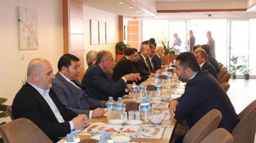 İşadamından ’birlik Ve Beraberlik’ Yemeği