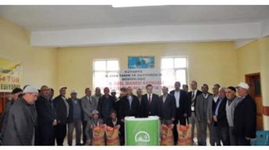 &Ccedil;avdarhisar&rsquo;da &Ccedil;ift&ccedil;ilere 10 Ton Macar Fiği Tohumu Dağıtıldı