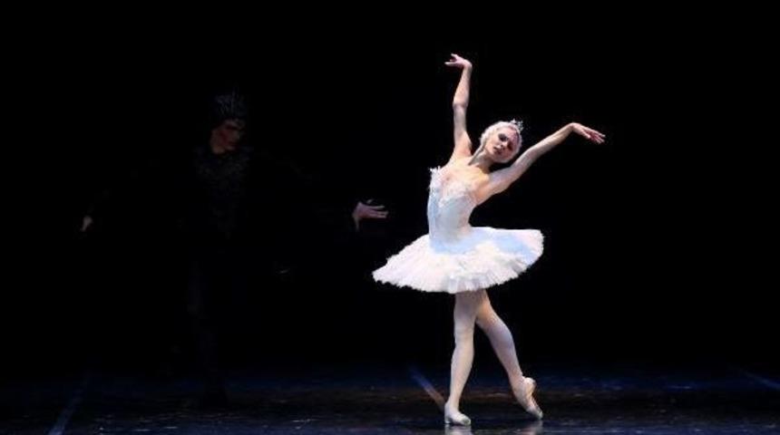 Kuğu G&ouml;l&uuml; Balesi &Uuml;&ccedil; G&uuml;n Boyunca İstanbul'da Perde Diyecek