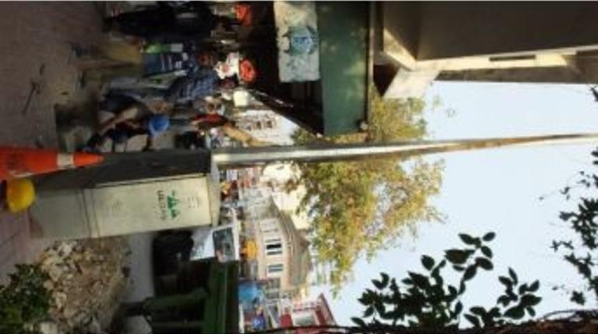 Burhaniye&rsquo;de Aydınlatma Direkleri Yenileniyor