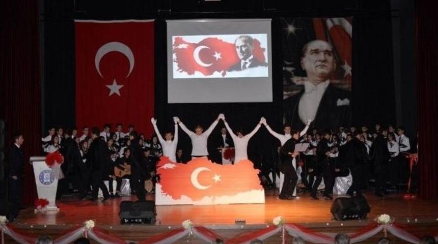 Atat&uuml;rk&rsquo;&uuml;n Sevdiği T&uuml;rk&uuml;lerin De Seslendirildiği Anma Programı İlgi G&ouml;rd&uuml;