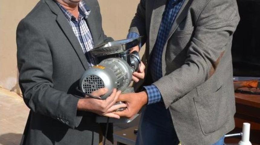 &Ccedil;aldıkları Eşyaları Akrabalarına Hediye Etmişler