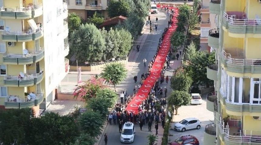 Mersinliler Bin 730 Metrelik Ata&rsquo;ya Saygı Zinciri Oluşturdu