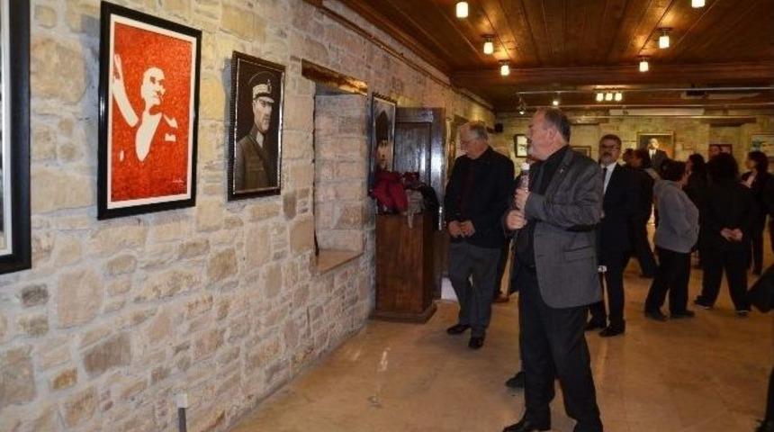 Kuşadası’nda “atatürk” Sergisi Açıldı