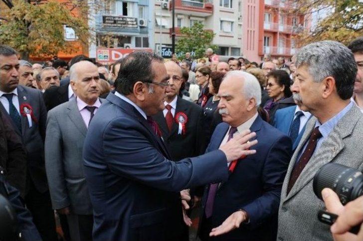 Aydın’da 10 Kasım Töreninde Çelenk Krizi G4