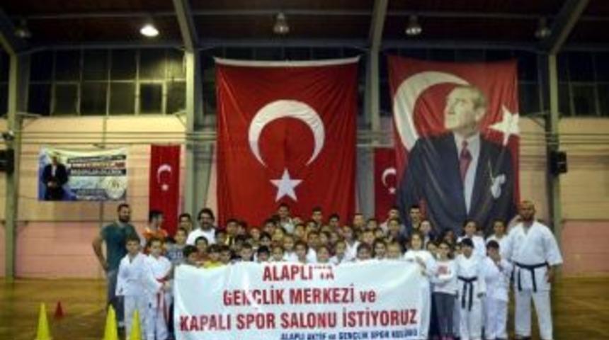 Uğuz, "gen&ccedil;lerimiz Daha İyi Salonlarda Spor Yapmayı Hak Ediyor"